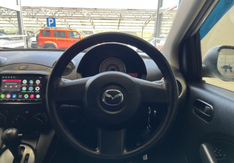 Подержанный автомобиль Mazda Demio 2007 года (10 фото)